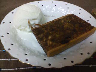 ふりこ茶房 - フルーツケーキ　盛り付け写真