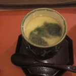 鮨 そえ島 - 梅干しと海苔の茶わん蒸し、酸味と旨みが良いです