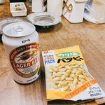 家谷酒店 - キリンラガー缶[230円]、バタピーのり塩味[100円]