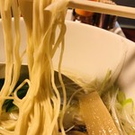 ラーメン神 - ☆麺は細麺