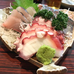 丸千葉 - ◉刺身3点盛り（しめ鯖・かんぱち・たこ） 税込み1100円