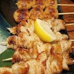 Kushiyaki Sugiura - つくね１人前、鳥皮２人前