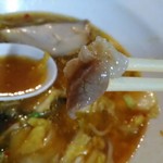 彩華ラーメン - 豚肉の欠片ラッキー♪