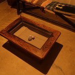 味道広路 - 玄関に火鉢。