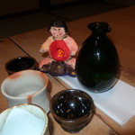 味道広路 - お酒が変わる度にいくつかお猪口を用意してくださいます。