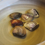 Daiwa - 出汁が入った鍋に蛤を投入