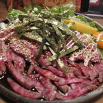 Koharu - \650　ユッケ風ローストビーフです。マグロユッケも同じお値段でやっておりますがどちらも当店イチオシの一品です。