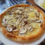 トムテの森 - 八幡平マッシュルームのピザ