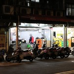 昌吉紅焼鰻 - 道路反対側からの外観