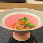 あま木 - 椀物 なまこ：三河湾のなまこに このわた と、このこ のオーブン焼きがかけられ、菜の花が添えてあります。　　　　　　2019.04.06