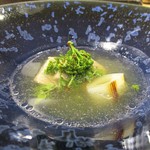 あま木 - 鮪のネギマ：鹿児島産️マグロと葱に この季節もう花山椒が添えてあります。 香りが素晴らしいですネ！　　　　　　2019.04.06