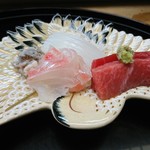 つる由 - 見て見て！この見事な鯛の美しいこと！