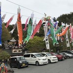 いろり山賊 - 駐車場は既に満杯