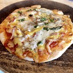 カフェ&ダイニング オーリーズ - オーリーズピザ800円、サラダ、ドリンク付き