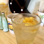 カフェ&ダイニング オーリーズ - ハイボール500円、レモンは淡路島産