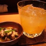 Jidoriya Gokuu Hana - 自信のお通しと梅乃宿あらごし梅酒（奈良県・12°）