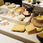 ロオジエ - フランス産フロマージュ16種類のワゴン