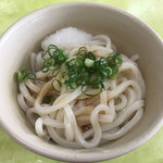 あかね製麺 - しょうゆをうっすら加える。