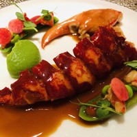 ロオジエ - オマールブルー　ジュドクルスタッセのラケ　プティポワのムースリーヌ　スナップエンドウのファルシ“プランタニエール”　ソースヴァンジョーヌ