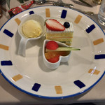 ItalianRestaurant & Wedding OZ - ●自家製アイスクリームとフルーツ
