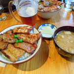 ロース・バラ豚丼(中)850円