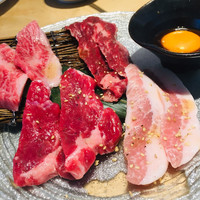 焼肉トラジ 名古屋セントラルタワーズ店 - 黒毛和牛生カルビ、ハラミ、赤身ロース、豚トロ