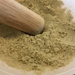 CAFE ホトリ - すったナッツを擂茶と混ぜます