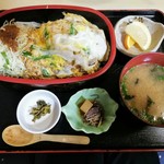 ひゃくてん - カツ丼定食 890円