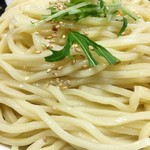 つけ麺　おんのじ - 麺はツルツルしています。