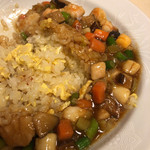 東光飯店 - 東光チャーハン。 …の中身、卵炒飯