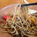 焼そば家 こう - 麺は中太