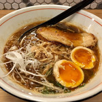 麺や ビートルズ - 煮干しブラックラーメン＋煮玉子