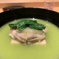 御料理 まつ山 - 椀 （胡麻豆腐　白菜　蛤　うすい豆）
