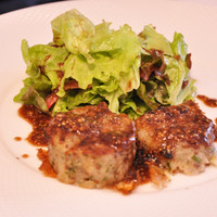 アーティショー - 豚足のコンフィーのメダル仕立てとサラダ　マスタードソース