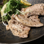 旬菜たかや - 糸島豚バラ肉 黒胡椒焼き  680円
      これは裏にあって全部で5〜6枚あります。