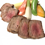 旬菜たかや - 伊万里牛サーロイン網焼き アップ
      サーロインらしく、脂感もちゃんとあってお好みにより満足出来ます！