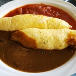 カフェ ポアロ - ペアオムライス、カレーソースとトマトソース