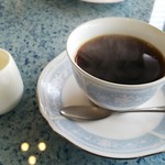 カフェ ポアロ - 私のホットコーヒー、カップは青！