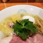 麺屋 六感堂 - 特製ワンタングリーン麺（しお）