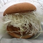 Mosubaga - チキンバーガー
                        
                        モスのチキンバーガーは美味い！！！娘は初めてだったらしく、『美味しい！！！』って。
                        
                        2人で行くと色んなバーガーが食えるからイイネ〜〜〜
                        いつまで一緒にバーガーかじってくれるかな？
                        