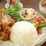 リトルカフェ ポルタ - 揚げ鶏のたっぷりネギソースプレート