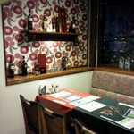 網元イタリアン - ボトルのインテリアがお洒落