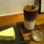 石かわ珈琲 - アイスカフェオレ、チーズケーキ