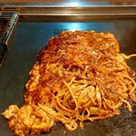 お好み焼き天道 - 天道焼きは焼きそばをふわふわした卵で包んだ1品(*´ω｀*)