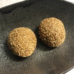 まんえい堂 - 胡麻だんご 1個 40円(税込)×2 