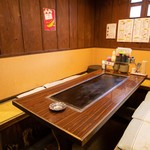 お好み焼きつくし - 奥の半個室（最大8名まで）