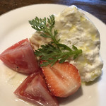 コリス - 今日は苺が添えられていましたが、なるほど合いますね〜