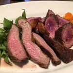 コリス - 赤身が綺麗な色をしています。低温でじっくり焼かれておりますー