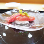 小松 弥助 - 赤身の漬けの握り