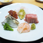 小松 弥助 - こはだ、甘えび、まぐろ、ヒラメ、赤身の漬けの摘まみ